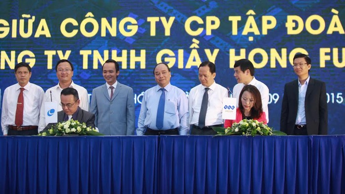 Đại diện Tập đoàn FLC và Công ty TNHH Hong Fu Việt Nam ký thỏa thuận hợp tác.