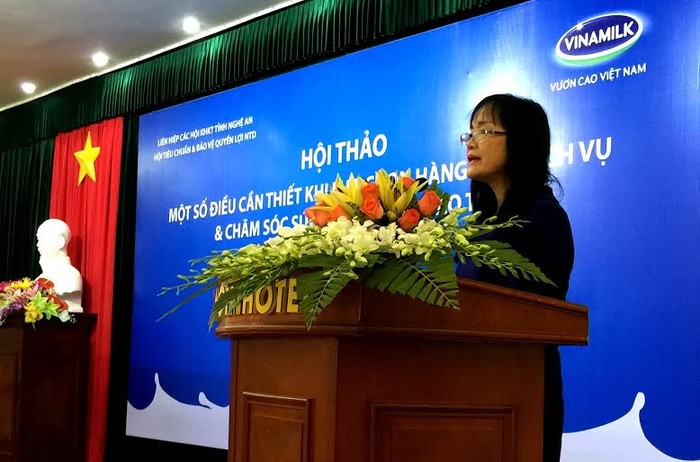 Bà Nguyễn Minh Tâm – Giám đốc chi nhánh Hà Nội, Vinamilk chia sẻ với người tiêu dùng Nghệ An những thông tin về công ty.