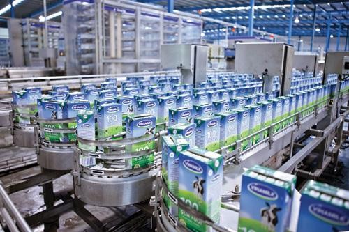 Dây chuyền sản xuất sữa nước của Vinamilk tại nhà máy ở Bình Dương. Ảnh minh họa.