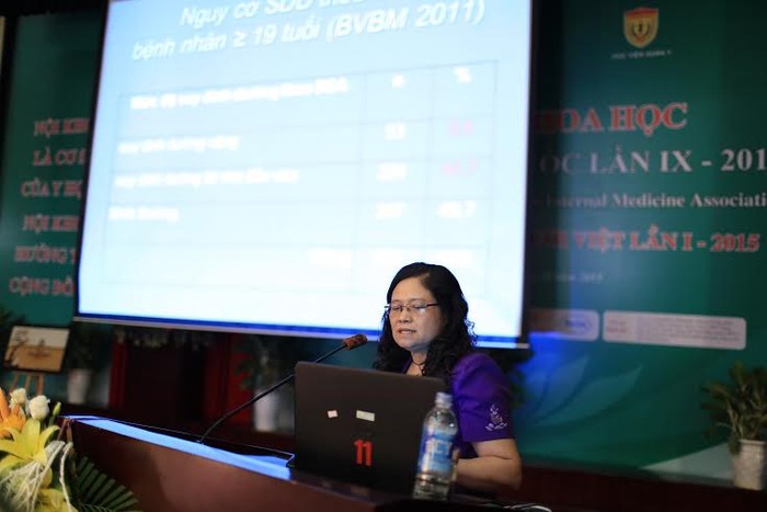 PGS.TS Nguyễn Thị Lâm, Phó Viện trưởng Viện Dinh dưỡng Quốc gia phát biểu tại hội nghị.