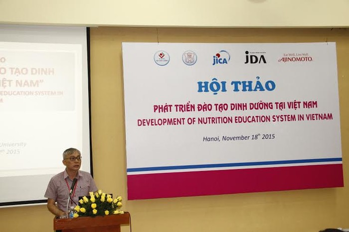 Ông Nguyễn Đức Hinh - Hiệu trường ĐH Y Hà Nội phát biểu tại hội thảo.
