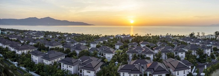 Premier Village Danang Resort được đánh giá là “Tuyệt tác bên bờ biển vàng”.