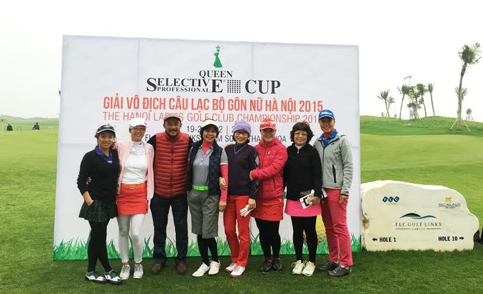 Các nữ golf thủ của Queen Club đã có được khoảng thời gian ấm cúng, cùng nhau đón Giáng sinh sớm tại quần thể du lịch nghỉ dưỡng 5 sao FLC Sầm Sơn.và điểm lại một năm 2015 sắp đi qua.