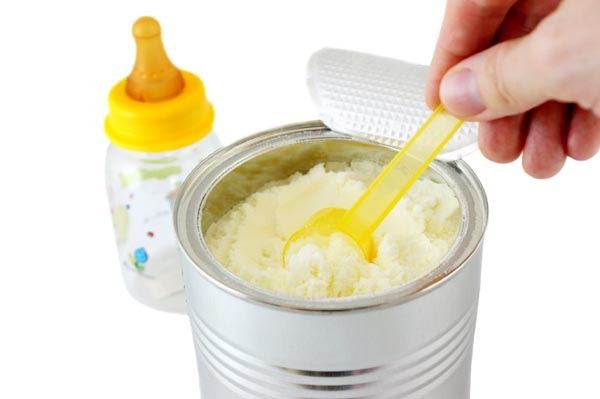 Theo Ths. Bs Lê Thị Hải, nhiều loại sữa công thức hiện nay thường cho thêm đường sucrose vào nên rất ngọt, độ ngọt càng cao càng không tốt cho trẻ. Ảnh minh họa.