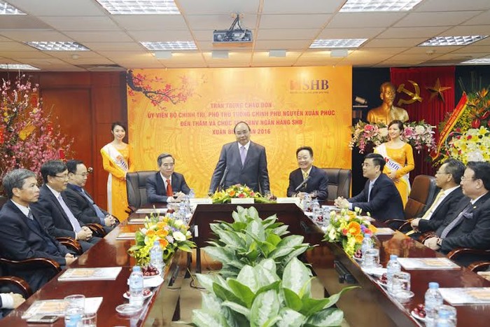 Ủy viên Bộ Chính trị, Phó Thủ tướng Nguyễn Xuân Phúc thăm và chúc Tết CBNV Ngân hàng SHB.