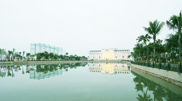 Điểm nhấn trong cảnh quan sinh thái của FLC Vĩnh Thịnh Resort là hồ thiên nhiên rộng trên 1 ha.