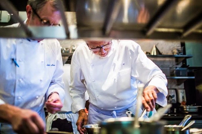 Với tư cách là bếp trưởng của nhà hàng La Maison 1888, ông Pierre Gagnaire sẽ mang tới cho thực khách những trải nghiệm hoàn hảo về một chuyến du lịch ẩm thực vòng quanh thế giới.