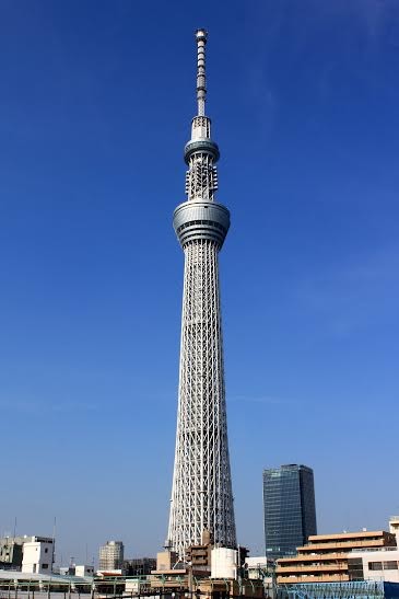 Tháp truyền hình Tokyo Sky Tree (Tokyo, Nhật Bản) được đưa vào sử dụng năm 2012 với chiều cao 634m.