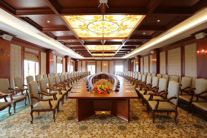 Phòng họp trong Khách sạn FLC Vĩnh Thịnh phù hợp với các đơn vị tổ chức hội thảo, hội nghị…