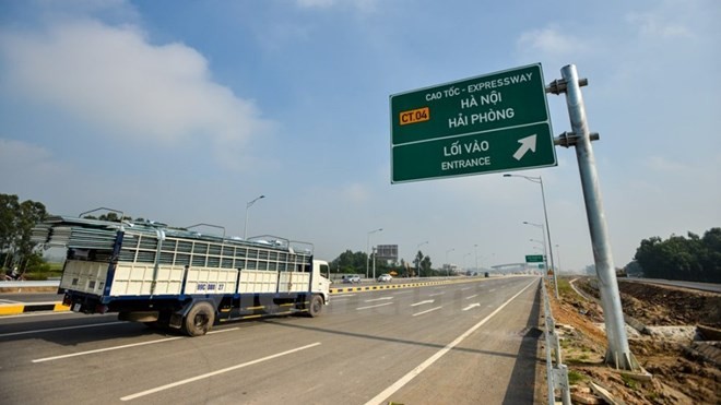 Doanh nghiệp vận tải &quot;than trời&quot; vì mức tăng phí đường cao tốc Hà Nội-Hải Phòng và Quốc lộ 5. (Ảnh: Minh Sơn/Vietnam+).