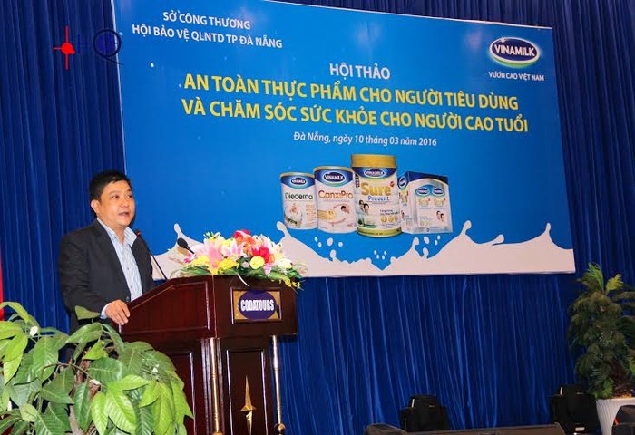 Ông Nguyễn Kim Trung - Giám đốc kinh doanh miền Trung 1 Vinamilk - phát biểu tại hội thảo ở Đà Nẵng.