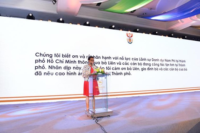 Bà Kgomotso Ruth Magau, Đại sứ Đặc mệnh toàn quyền Nam Phi tại Việt Nam - tham dự và phát biểu tại lễ kỷ niệm 22 năm ngày Quốc khánh Nam Phi tại TP.HCM.
