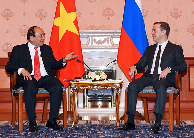 Thủ tướng Nguyễn Xuân Phúc hội đàm với Thủ tướng Dmitry Medvedev - Ảnh: VGP/Quang Hiếu