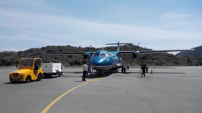 Máy bay ATR72 của Vasco tại sân bay Côn Đảo. ẢNH: HÙNG ĐỖ.