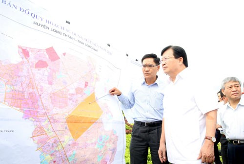 Phó Thủ tướng Trịnh Đình Dũng kiểm tra thực địa dự án. Ảnh: VGP/Xuân Tuyến.