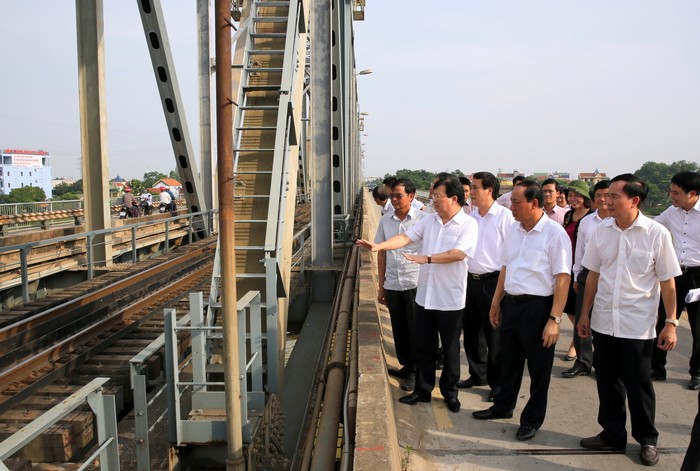Phó Thủ tướng Trịnh Đình Dũng kiểm tra cầu Việt Trì ngày 11/7- Ảnh: VGP/Xuân Tuyến.