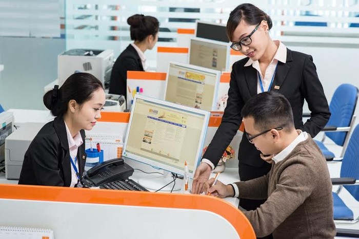 Sự hài lòng của khách hàng là yếu tố quan trong giúp SHB lọt Top 10 NHTM uy tín nhất Việt Nam.
