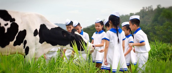 Bài Mai Kiều Liên chia sẻ: &quot;...khát vọng sữa Việt đi khắp năm châu luôn thôi thúc Vinamilk tiếp tục lao động sáng tạo và phấn đấu trong suốt 40 năm qua”.