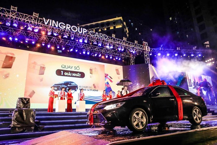 Chiếc Toyota Camry 2.5Q – 2016 trị giá 1,4 tỷ đồng – giải thưởng đặc biệt của chương trình đã tìm được chủ nhân mang mã thẻ 8888200236716458.