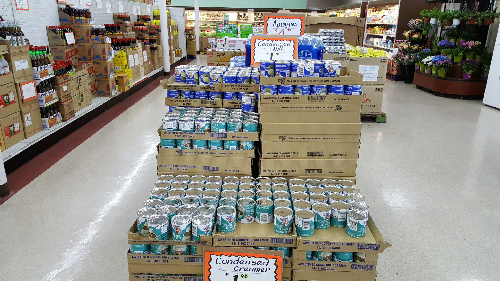 Sản phẩm sữa đặc và creamer đặc Driftwood do Vinamilk sản xuất bày bán tại các siêu thị Mỹ.
