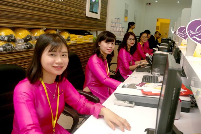 Các nữ giao dịch viên Ngân hàng TMCP Bắc Á chi nhánh Bắc Giang.