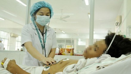 Một trong những bệnh nhân bị bạch hầu của tỉnh Bình Phước đang điều trị tại Bệnh viện Bệnh nhiệt đới (TPHCM). Ảnh: Thanh Niên.