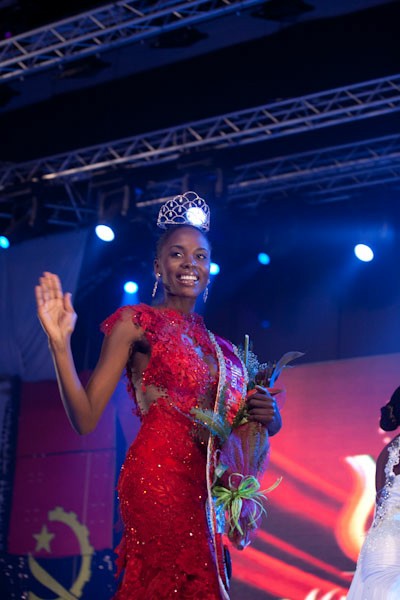 Edmilza Santos (22 tuổi) sẽ trở thành đại diện của Angola tham dự Hoa hậu thế giới 2012.