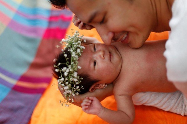 Con gái Huy Khánh chào đời vào ngày 12/5 vừa qua và có tên rất dễ thương - Ngọc Uyên.