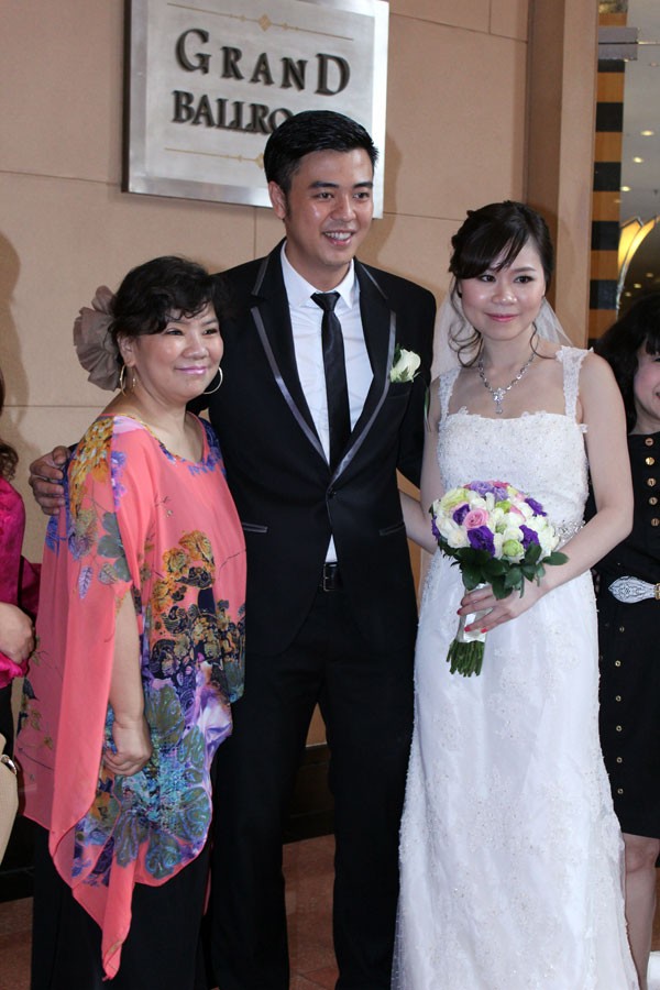 NSND Thanh Hoa chúc phúc cho cặp đôi mới