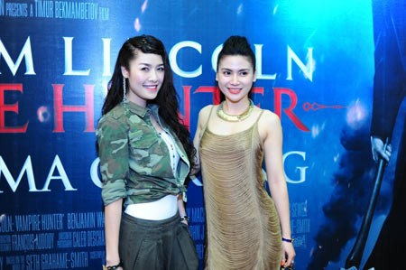 Người đẹp đánh người Quế Vân và Quỳnh Hoa cùng tham dự một chương trình ra mắt phim (ảnh Đất Việt)