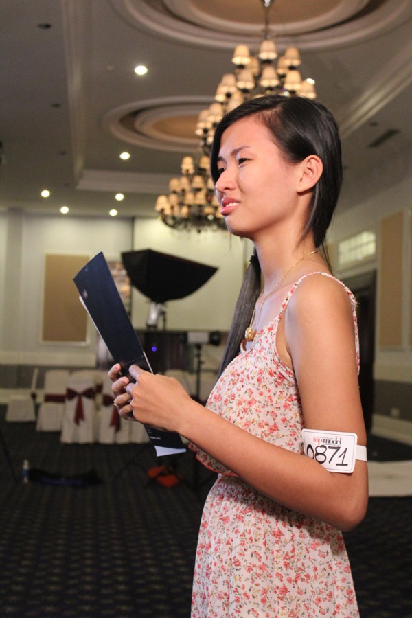 Thiên Trang là thí sinh giành được giải nhất của cuộc thi Top Model Online và có vé vào thẳng phần thi hình thể của vòng casting, chương trình Vietnam’s Next Top Model 2012