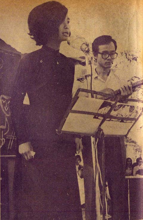Năm 1967, tình cờ Khánh Ly gặp lại Trịnh Công Sơn tại Sài Gòn, và từ đó, Khánh Ly cùng Trịnh Công Sơn đã trở thành một hiện tượng của tân nhạc Việt Nam. Khánh Ly và Trịnh Công Sơn đã có những buổi trình diễn ngoài trời không công và không thù lao cho sinh viên tại Quán Văn.