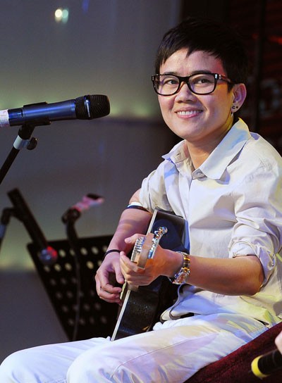 Giám đốc âm nhạc Phương Uyên gây sóng gió cho Giọng hát Việt