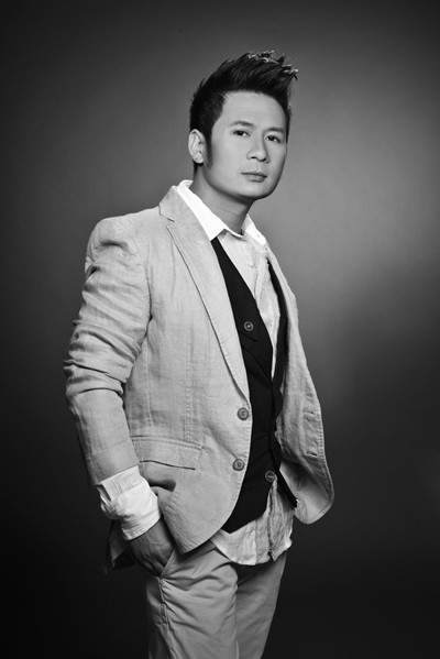 Sau khi tách ra hát solo, Bằng Kiều là ca sỹ được yêu thích nhất so với những thành viên còn lại trong thời gian những năm đầu 2000.