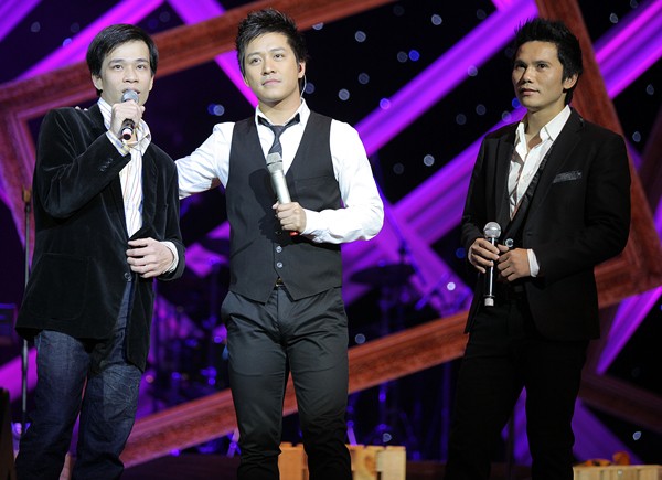 Gần nhất, 3 thành viên của Quả Dưa Hấu từng tái hợp trên sân khấu liveshow "Ngày về" của Tuấn Hưng vào cuối tháng 3/2012 mà không có Bằng Kiều, anh cả của nhóm. Ảnh: Jinn.