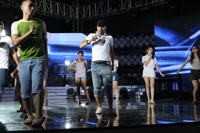 Đêm Gala thứ 3 của Vietnam Idol với chủ đề "We are the word" – thử thách khả năng hát tiếng nước ngoài của TOP 8.
