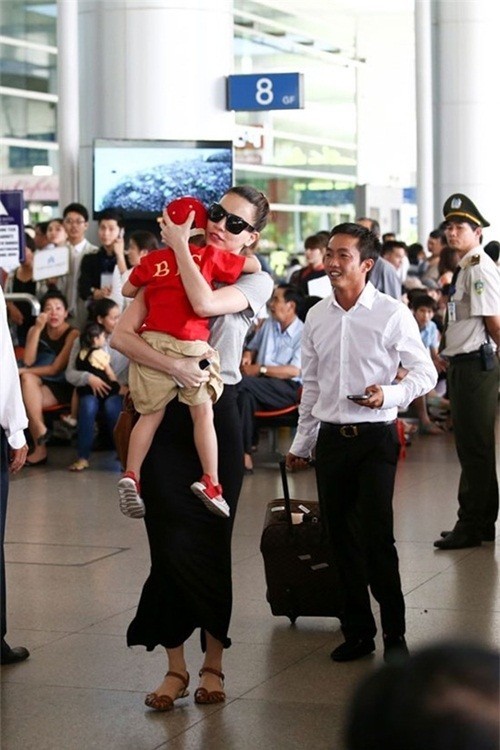 Hình ảnh hạnh phúc của gia đình Hà Hồ khiến không ít người cảm thấy ghen tị