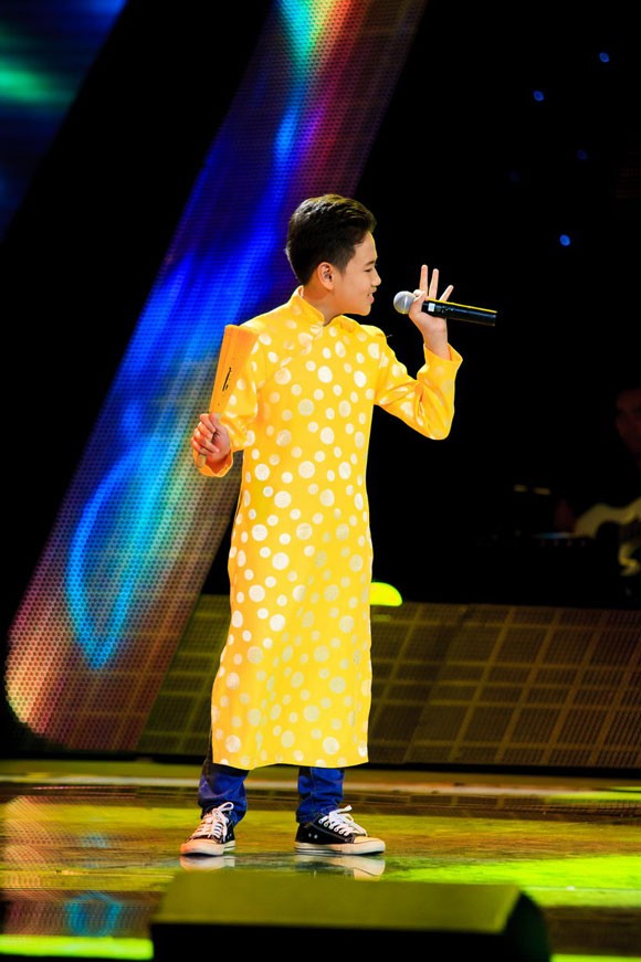 Bạn thân của Quang Anh - quán quân The Voice kids mùa đầu tiên khiến khán giả ngây ngất với Thư pháp