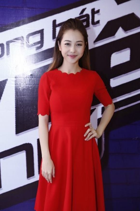 Jennifer Phạm khá nhạt tại Giọng hát Việt nhí