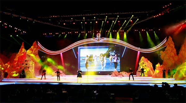 Phần trình diễn của Kelly-Clarkson trong đêm chung kết Hoa hậu Việt Nam 2014