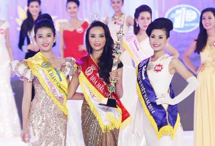 Giây phút đăng quang của Tân Hoa hậu Việt Nam 2014.