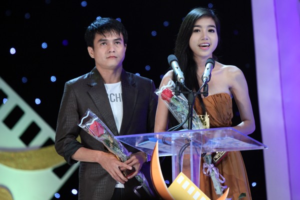 Việc trao giải thưởng Nữ diễn viên phim truyền hình xuất sắc cho diễn viên tay ngang Elly Trần vô tình hạ thấp uy tín của giải thưởng Cánh diều vàng