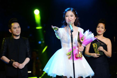 Hương Tràm giành quán quân The Voie và giành giải Nghệ sỹ mới của năm!