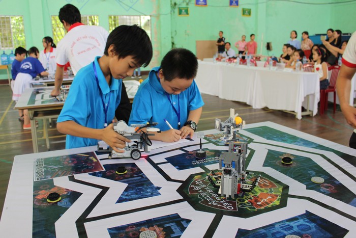 Các học sinh của Đà Nẵng đã giành được thành tích cao trong cuộc thi Robothon quốc tế vừa qua. Ảnh: CTV