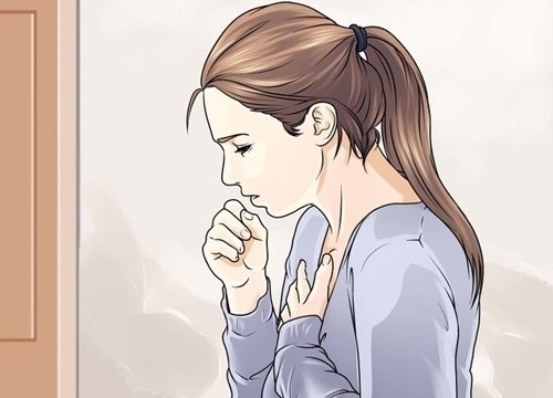 Triệu chứng của bệnh bạch hầu là sốt cao, sưng hạch ở cổ và ăn uống khó khăn. (ảnh minh họa)