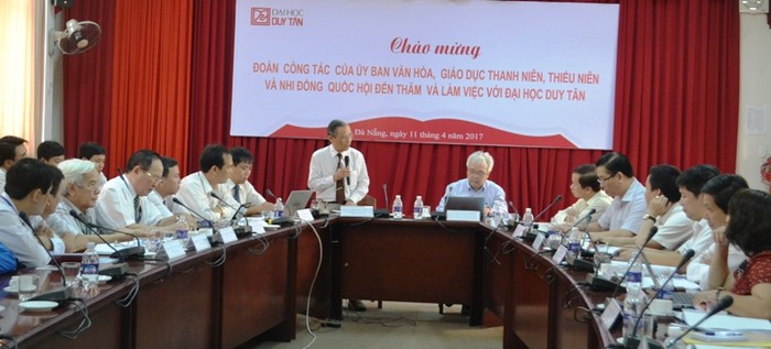 Trường Đại học Duy Tân cũng đưa ra nhiều kiến nghị, sửa đổi Luật giáo dục với đoàn giám sát Quốc hội. Ảnh: TT