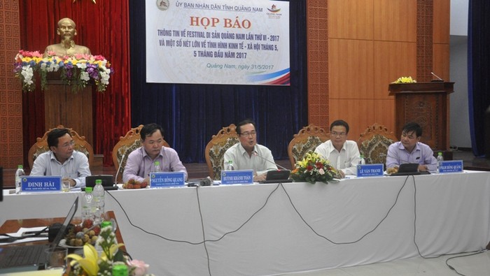 Ủy ban nhân dân tỉnh Quảng Nam công bố kết quả điều tra ban đầu vụ giả quyết định lãnh đạo tỉnh. Ảnh: HA