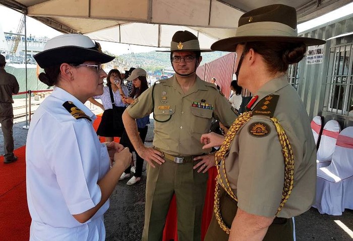 Các sĩ quan hải quân hoàng gia Úc.