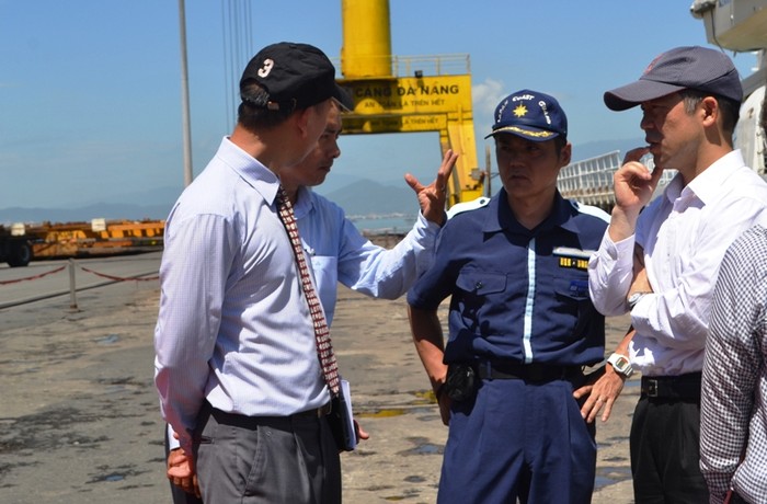 Thủy thủ tàu ECHIGO trao đổi với các đồng nghiệp Việt Nam