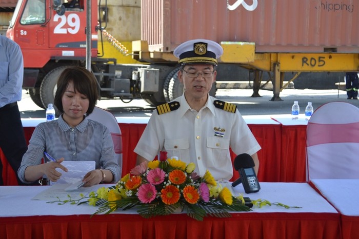 Đại tá Toyota Chikara chỉ huy tàu ECHIGO tại buổi hợp báo. Ảnh: TT